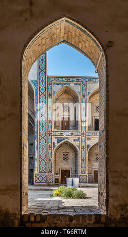 Das Innere eines usbekischen Madrasah in Buchara, Usbekistan Stockfoto