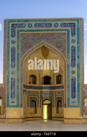 Der Eingang zu den Po-i-Kalyan in Buchara, Usbekistan Stockfoto