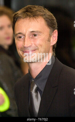 Das Edinburgh Film Festival erhielt unterwegs heute Abend (Sonntag, 13/8/00) im Odeon Kino mit dem Film Dancer in the Dark mit Björk, die nicht anwesend war. Robert Carlyle ankommt. Stockfoto