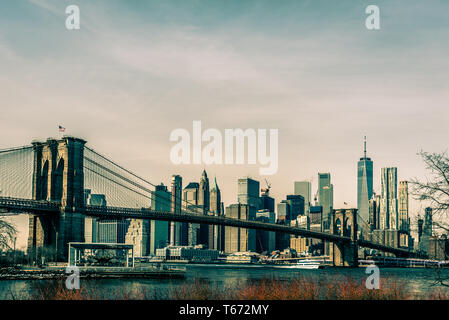 Die Brooklyn und Manhattan Skyline Bridgte Stockfoto