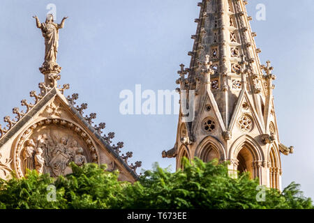 Das mittelalterliche gotisch-katholische Portal Kathedrale von Palma de Mallorca La Seu, Spanien Statue der Jungfrau Maria Stockfoto