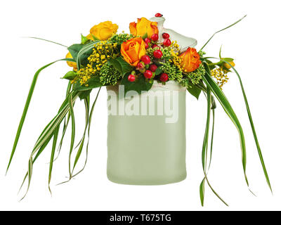 Bunter Blumenstrauß aus Rosen in Vase weiß ich Stockfoto