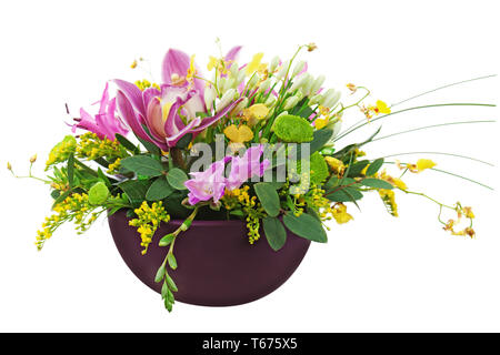 Blumenstrauß aus Orchideen und Rosen in Vase isoliert o Stockfoto