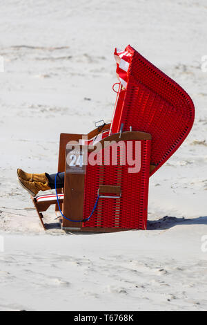 Nordsee Insel Juist, Ostfriesland, Strand mit Strandliegen, Niedersachsen, Deutschland, Stockfoto