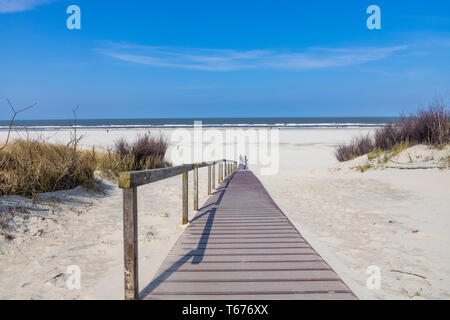 Nordsee Insel Juist, Ostfriesland, Holz- Promenade zum Strand, Niedersachsen, Deutschland, Stockfoto