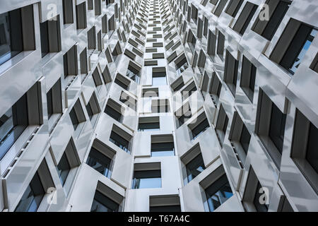 Moderne Gebäudehülle in schwarz / weiß