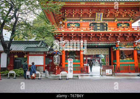 Kanda Myojin Heiligtum ist in fußläufiger Entfernung von Akihabara und sehr populär unter technophil und otaku Menschen. Tokio, Japan Stockfoto