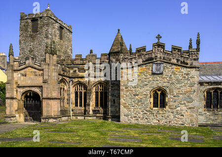 St. Cybi's Kirche, Holyhead, der auf dem Gelände eines römischen Kastells, Teile der Kirche stammen aus dem 12. Jahrhundert Stockfoto