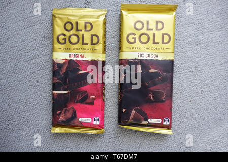 Cadbury Altes Gold dunkle Schokolade Stockfoto