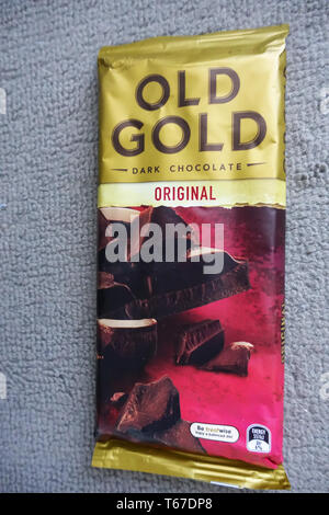 Cadbury Altes Gold dunkle Schokolade Stockfoto