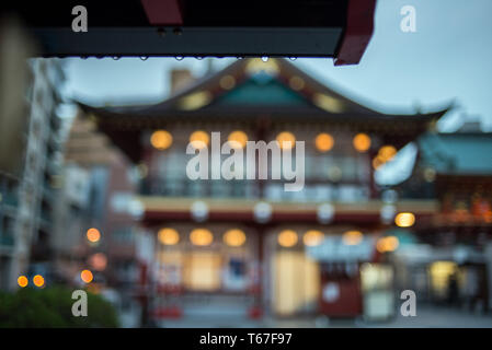 Kanda Myojin Heiligtum ist in fußläufiger Entfernung von Akihabara und sehr populär unter technophil und otaku Menschen. Tokio, Japan Stockfoto