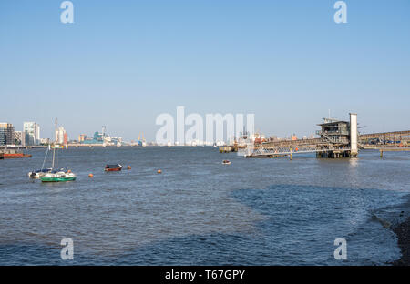 Modernes Gebäude von Greenwich Yacht Club an der Themse Stockfoto