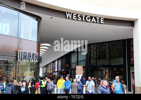 Eingang zum Westgate Shopping Center in Oxford, Großbritannien Stockfoto