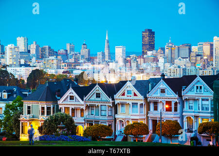 San Francisco Stadtraum von Alamo Square Park gesehen Stockfoto