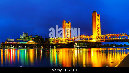 Panorama der Golden Gates Zugbrücke in Sacramento Stockfoto