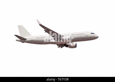 Weißen Passagier kommerziellen Ebene Seitenansicht im Flug isoliert auf Weiss. Die Flugzeuge fliegen Flugzeug einen Hintergrund von Wolken. - Bild Stockfoto