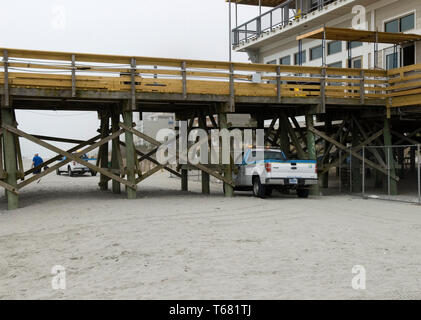 Stadt Fahrzeuge patrol Seashore in Myrtle Beach, South Carolina, USA. Stockfoto