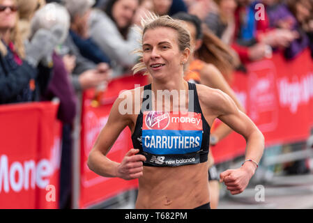 Hayley Carruthers Rennen beim Virgin Money London Marathon 2019 in der Nähe der Tower Bridge, London, Großbritannien Stockfoto