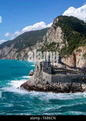 Wahrzeichen. St. Peter's Kirche, Portovenere, Ligurien, Italien. Vertikale. Stockfoto