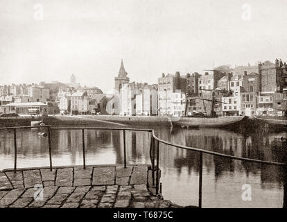 Aus dem späten 19. Jahrhundert mit Blick auf den Hafen von St. Peter-Port, der Hauptstadt von Guernsey, einer Insel in der Kanalinseln Crown Dependencies Gruppe in den Englischen Kanal gelegen vor der Küste der Normandie. Stockfoto