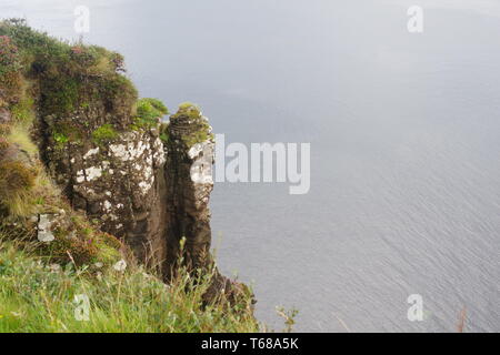 Vulkanischen Dolerit Sill von Kilt Rock und Mealt fällt. Isle of Skye, Schottland, Großbritannien. Stockfoto