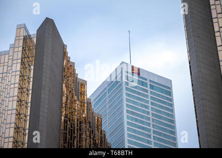 TORONTO, KANADA - 13. NOVEMBER 2018: CIBC logo, vor einer ihrer wichtigsten Büros im Zentrum von Toronto. Auch Canadian Imperial Bank bezeichnet Stockfoto