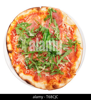 Pizza mit Parmaschinken, auf weissem, Beschneidungspfade isoliert im Lieferumfang enthalten Stockfoto