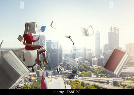 Buchen Sie leitete Frau. Die geschäftliche Effizienz Konzept. Mixed Media Stockfoto