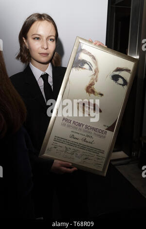 Paris, Frankreich. 29 Apr, 2019. Schauspielerin Diane Rouxel gewinnt der 37 Romy Schneider Award, im Hotel Lancaster am 29. April 2019 in Paris, Frankreich. Stockfoto
