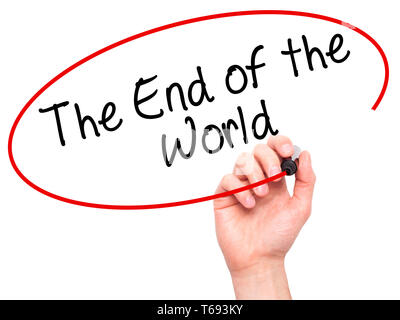 Mann Hand schreiben ans Ende der Welt mit schwarzem Marker auf visuelle Bildschirm Stockfoto