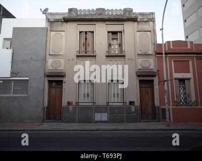 Stadt Cordoba, Cordoba, Argentinien - 2019: Ein traditionelles Haus in der Nähe der Innenstadt zeigt die typischen architektonischen Stil dieser Stadt. Stockfoto