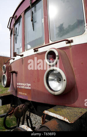 Scheinwerfer eines alten Lokomotive in den Hafen von Magdeburg. Stockfoto