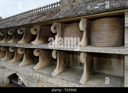 Cotswold Stone Biene Zuflucht in der Kirche Hof in Hartpury, Gloucestershire, VEREINIGTES KÖNIGREICH Stockfoto