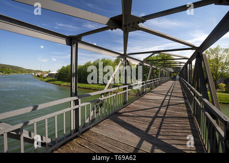 Dortmund Ems Kanal mit historischen Brücke Bevergerner Steg, Hoerstel, Nordrhein-Westfalen, Deutschland Stockfoto