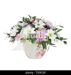 Blumenstrauß aus Gerbera Blumen in der Vase isoliert auf weißem Hintergrund. Stockfoto