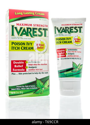 Winneconne, WI - 26. April 2019: ein Paket von Ivarest Poison ivy Creme auf einem isolierten Hintergrund Stockfoto