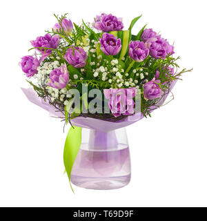 Blumenstrauß aus lila Tulpen und anderen Blumen. Stockfoto