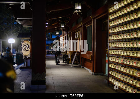 Kanda Myojin Heiligtum ist in fußläufiger Entfernung von Akihabara und sehr populär unter technophil und otaku Menschen. Tokio, Japan Stockfoto