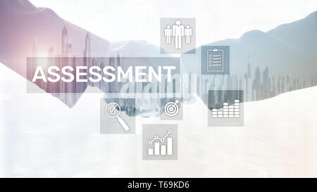 Bewertung Bewertung Analytik Business und Technologie Konzept auf verschwommenen Hintergrund. Stockfoto