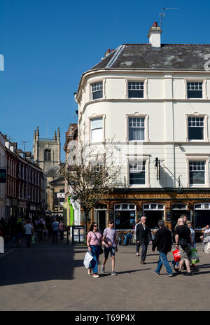 Cornmarket und der Royal Exchange Pub, Worcester, Worcestershire, England, Großbritannien Stockfoto