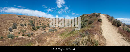 Wallace Creek Trail, San Andreas Störung, Carizzo Plain National Monument an sonnigen Frühlingstag, Kern County, Kalifornien, Zentral Tal Stockfoto