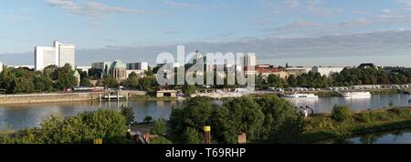 Panorama von der Elbe bei Magdeburg Stockfoto