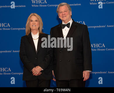 Washington, Vereinigte Staaten von Amerika. 27 Apr, 2019. Greta Van Susteren und ihr Ehemann, John S. Coale, kommen für die 2019 White House Correspondents Association jährlichen Abendessen am Washington Hilton Hotel am Samstag, 27. April 2019. Credit: Ron Sachs/CNP (Einschränkung: Keine New York oder New Jersey Zeitungen oder Zeitschriften innerhalb eines 75-Meilen-Radius von New York City) | Verwendung der weltweiten Kredit: dpa/Alamy leben Nachrichten Stockfoto