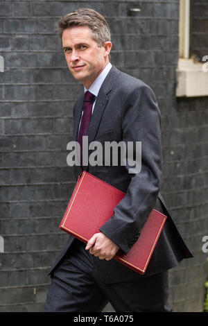 London, Großbritannien. 30 Apr, 2019. Gavin Williamson MP, Staatssekretär für Verteidigung, kommt an 10 Downing Street für eine Sitzung. Credit: Mark Kerrison/Alamy leben Nachrichten Stockfoto