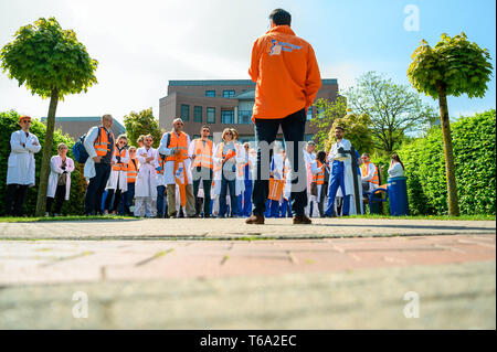 Oldenburg, Deutschland. 30 Apr, 2019. Aerzte an kommunalen Krankenhaeusern in Niedersachsen sind im warnstreik am Oldenburger Klinik. Die medizinische Organisation Marburger Bund hatte für diese genannt. Credit: mohssen Assanimoghaddam/dpa/Alamy leben Nachrichten Stockfoto