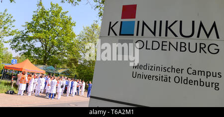 Oldenburg, Deutschland. 30 Apr, 2019. Aerzte an kommunalen Krankenhaeusern in Niedersachsen sind im warnstreik am Oldenburger Klinik. Die medizinische Organisation Marburger Bund hatte für diese genannt. Credit: mohssen Assanimoghaddam/dpa/Alamy leben Nachrichten Stockfoto
