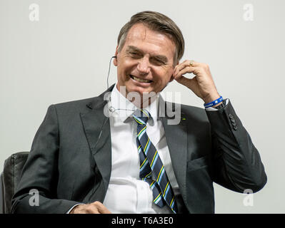 Brasilia, Brasilien. 30 Apr, 2019. Jair Bolsonaro, Präsident von Brasilien, spricht bei einem Treffen mit Außenminister Maas. Maas ist der erste Deutsche Regierung Mitglied Brasilien zu besuchen nach der Wahl von Rechtspopulistischen Jair Bolsonaro als Präsident. Credit: Fabian Sommer/dpa/Alamy leben Nachrichten Stockfoto