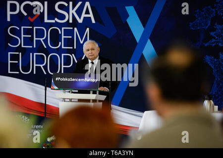 Krakau, Polen. 30 Apr, 2019. Der gegenwärtige Führer der Partei Recht und Gerechtigkeit, Jaroslaw Kaczynski wird gesehen, eine Rede während einer Kampagne im Vorfeld der Wahlen zum Europäischen Parlament. Wahlen zum Europäischen Parlament geplant sind zwischen 23. Mai und 26. Credit: Omar Marques/SOPA Images/ZUMA Draht/Alamy leben Nachrichten Stockfoto