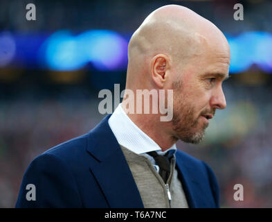 LONDON, VEREINIGTES KÖNIGREICH. 30 April, 2019. Erik 10 Hag Manager von Ajax während UEFA Championship League Halbfinale 1 Bein zwischen den Tottenham Hotspur und Ajax bei Tottenham Hotspur Stadion, London, Großbritannien am 30 Apr 2019 Credit Aktion Foto Sport FA Premier League und der Football League Bilder unterliegen dem DataCo Lizenz. Redaktionelle Verwendung nur. Kein Print Sales. Keine persönlichen Gebrauch. Keine unbezahlten Einsatz Credit: Aktion Foto Sport/Alamy leben Nachrichten Stockfoto
