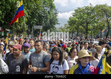 Caracas, Miranda, Venezuela. 30 Apr, 2019. Guaid '' "Civic-militärische Bewegung findet über Caracas Air Base in der letzten Phase der Operation Liberty (Credit Bild: © Jimmy VillaltaZUMA Draht) Credit: ZUMA Press, Inc./Alamy leben Nachrichten Stockfoto